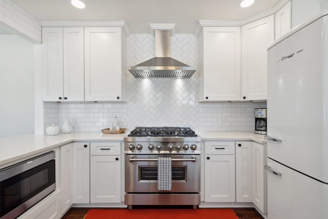 1213 S Church St, House other with 3 bedrooms, 2 bathrooms and 2 parking in Georgetown TX | Image 4