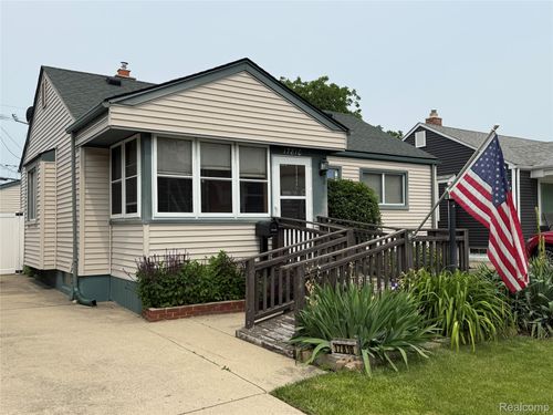 17810 Brinson St, Riverview, MI, 48193-4750 | Card Image