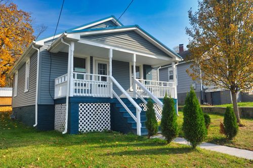 909 N Pocahontas Ave, Covington, VA, 24426-1128 | Card Image