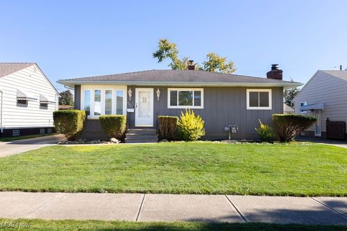 5721 Michael Dr, Brook Park, OH, 44142-2038 | Card Image