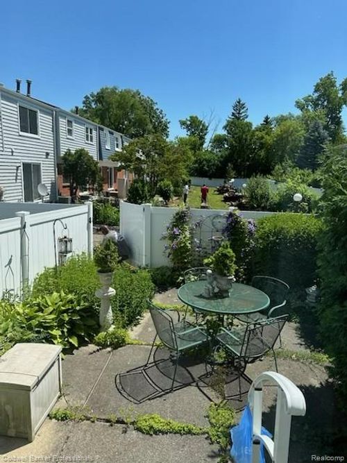 24486 Olde Orchard St, Novi, MI, 48375-2974 | Card Image