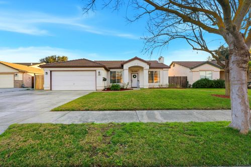687 Woodridge Ct, Lemoore, CA, 93245-4433 | Card Image