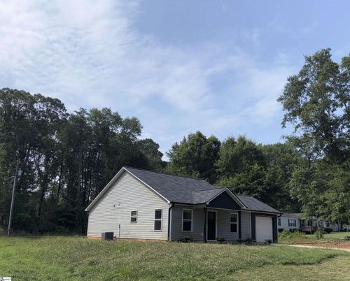 137 Miller Dr, Spartanburg, SC, 29301-6261 | Card Image