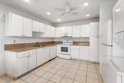 204 - 1341 Nw 20th Avenue, Condo with 2 bedrooms, 2 bathrooms and null parking in Delray Beach FL | Image 3