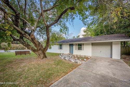 201 Audrey Cir, Ocean Springs, MS, 39564-4125 | Card Image