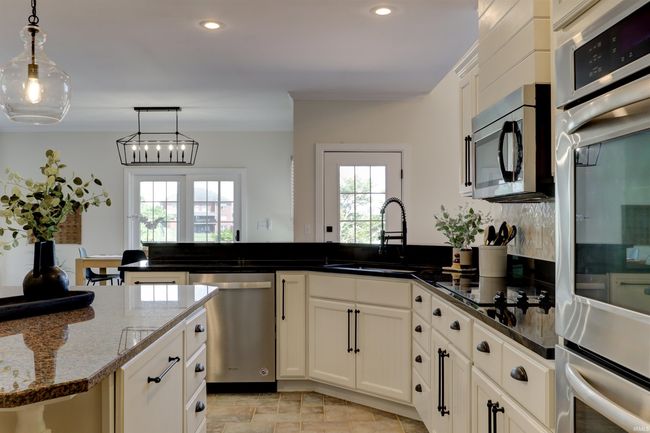 2122 Lakes Edge Dr, House other with 5 bedrooms, 6 bathrooms and null parking in Newburgh IN | Image 16