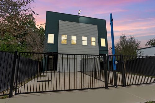 3330 Francis St, Houston, TX, 77004-3500 | Card Image