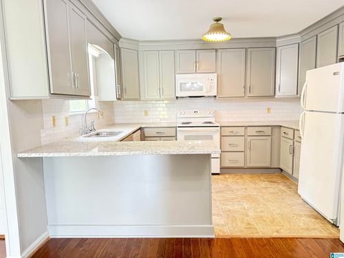 2509 Hawksbury Ln, HOOVER, AL, 35226-1677 | Card Image