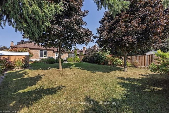705 Braeside Cres, House other with 4 bedrooms, 2 bathrooms and 2 parking in Kingston ON | Image 40