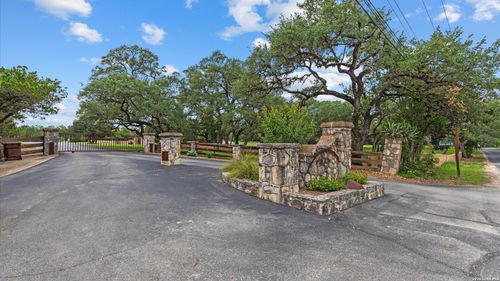22073 Scenic Loop Rd, San Antonio, TX, 78255-2247 | Card Image