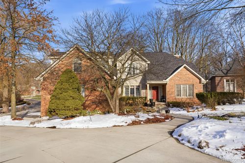 28690 Wintergreen Ct, Farmington Hills, MI, 48331-3003 | Card Image