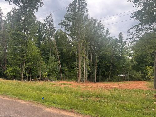 1526 Harvest Drive, Winston Salem, NC, 27101 | Card Image