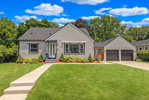 W168N9130 Falls Avenue, Menomonee Falls, WI, 53051 | Card Image