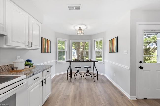 Eat in kitchen area | Image 16