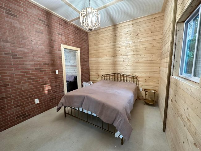 Hilltop Barn Bedroom. | Image 37