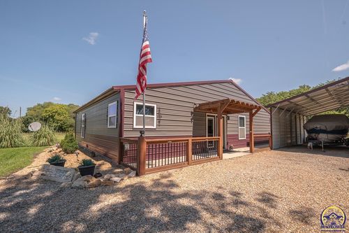 8822 Hilltop Rd, Ozawkie, KS, 66070-5101 | Card Image