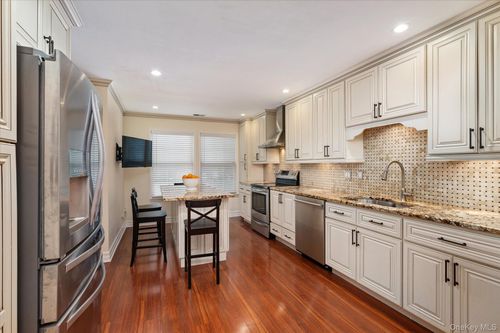 54 Stratford Green, Oyster Bay, NY, 11735 | Card Image
