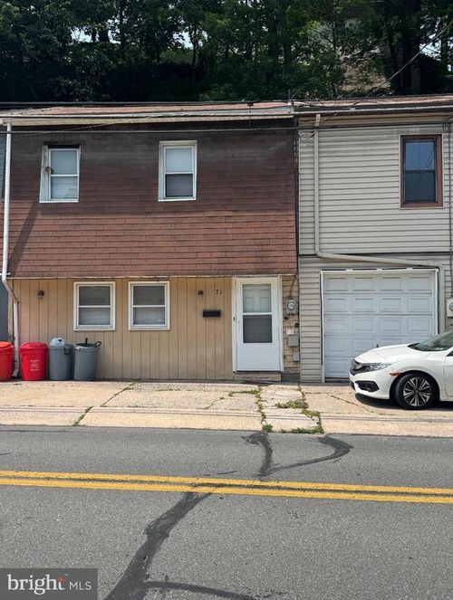 71 E Wyomissing Ave, MOHNTON, PA, 19540-1714 | Card Image
