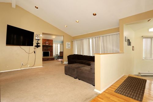 40 Yale Dr, New City, NY, 10956-4033 | Card Image