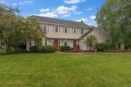 3925 W Sherbrooke Drive, Mequon, WI, 53092 | Card Image