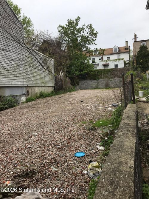 102 Montgomery Ave, Staten Island, NY, 10301-2433 | Card Image