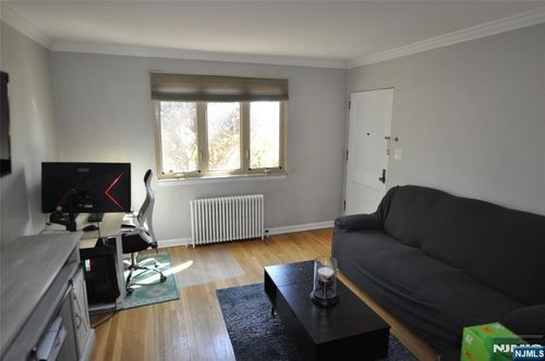 135 E Clinton, Bergenfield, NJ, 07621 | Card Image