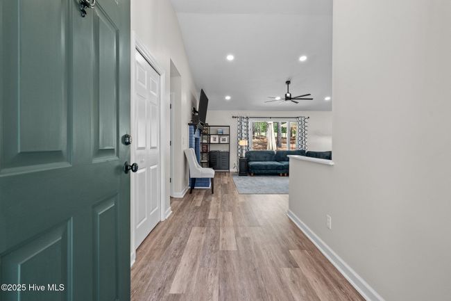 front entry | Image 7