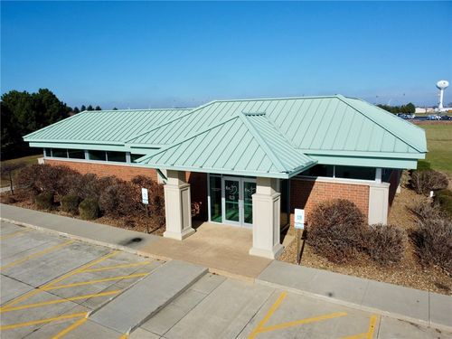 803 Illini Dr, Clinton, IL, 61727-9444 | Card Image