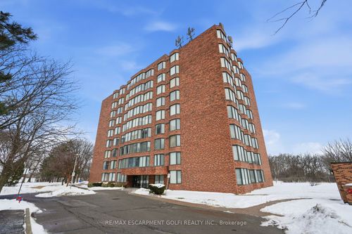 208-180 Limeridge Rd W, Hamilton, ON, L9C7H7 | Card Image