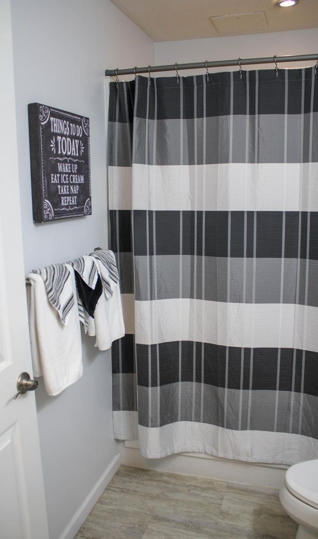 Main bathroom with Shower | Image 12