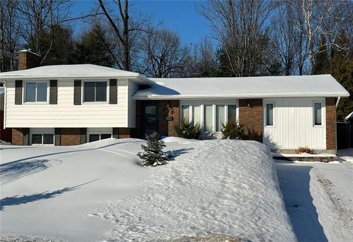372 Camelot Drive, North Bay, ON, P1A3K7 | Card Image