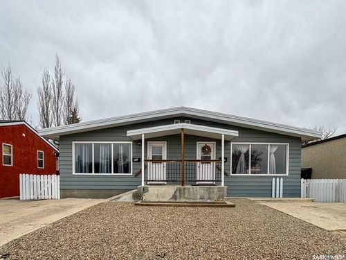 947 &amp; 957 Connaught Drive, Swift Current, SK, S9H1R9 | Card Image