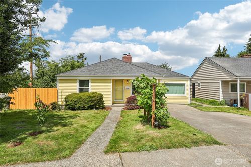 2404 S 121st St, Seattle, WA, 98168-2423 | Card Image
