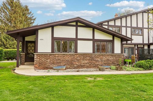 17654 Nassau Drive, Brookfield, WI, 53045 | Card Image