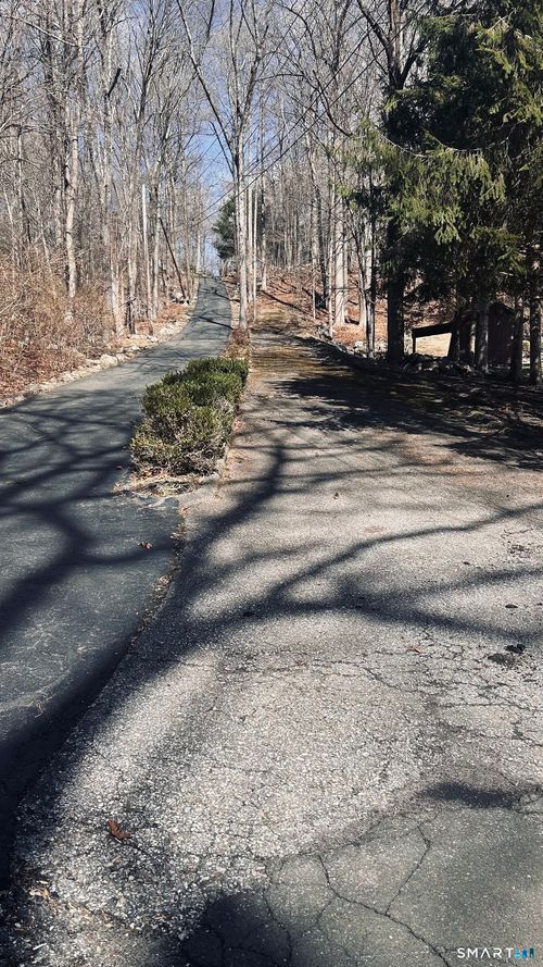 21 Wicks Manor Dr, Danbury, CT, 06810-8351 | Card Image