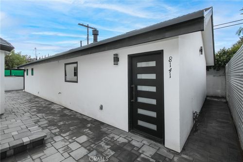 8141 Hazeltine Ave, Panorama City, CA, 91402-5335 | Card Image