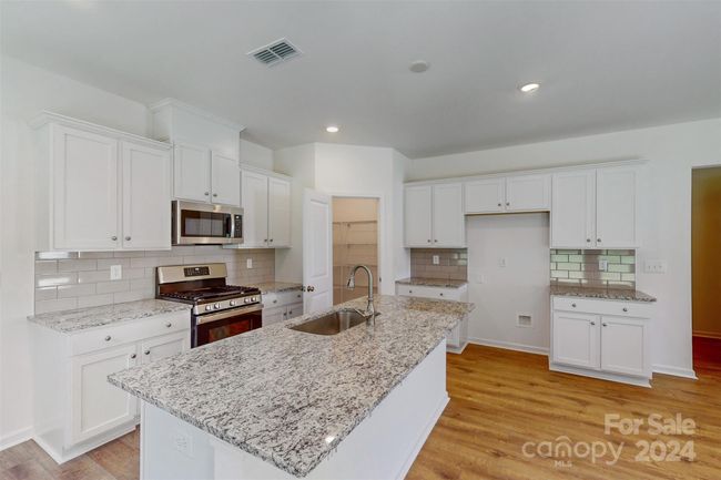 Kitchen | Image 7
