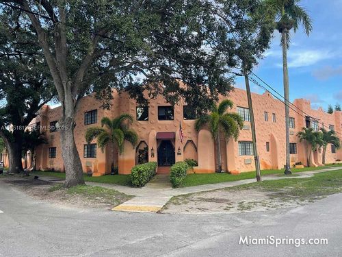 200 Azure Way, Miami Springs, FL, 33166-5204 | Card Image