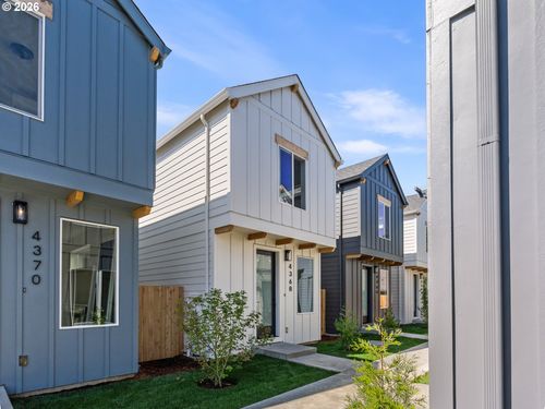 4368 Ne Going St, Portland, OR, 97218-1624 | Card Image