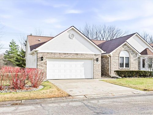 592 Snowbird Cir E, Saint Clair, MI, 48079-5582 | Card Image