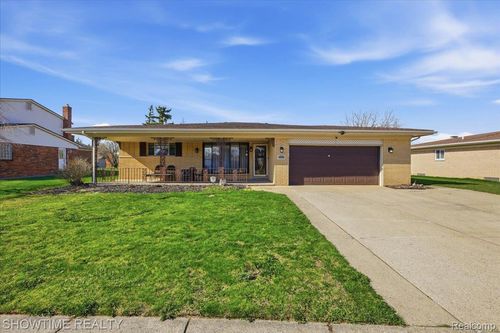 16515 Cederama Dr, Clinton Twp, MI, 48038-2755 | Card Image