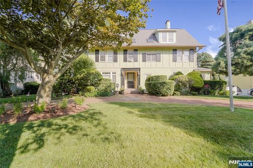 39 Pleasant Pl, Kearny, NJ, 07032-1832 | Card Image