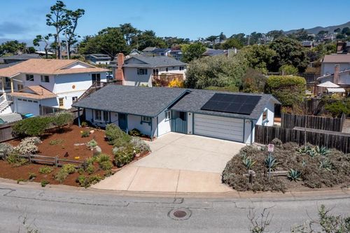 279 N Lake St, Moss Beach, CA, 94038-9667 | Card Image