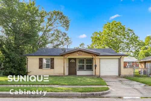 1320 Longview St, Mesquite, TX, 75149-2245 | Card Image
