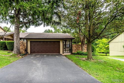 11046 Thousand Oaks Drive, Hazelwood, MO, 63136 | Card Image