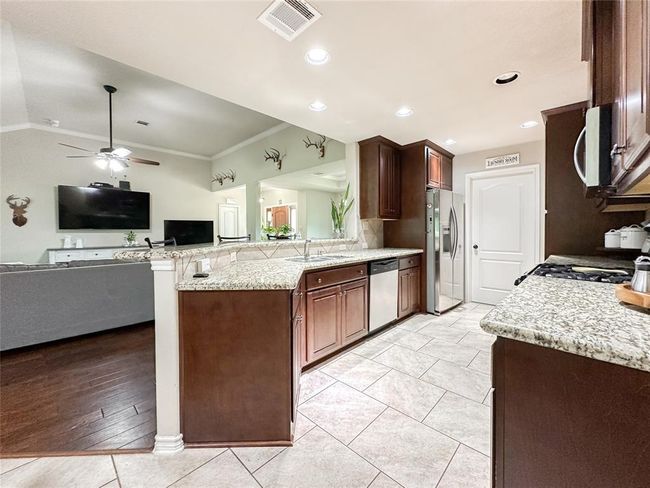 2818 Rustic Wood Ln, House other with 3 bedrooms, 2 bathrooms and 2 parking in Rosharon TX | Image 13