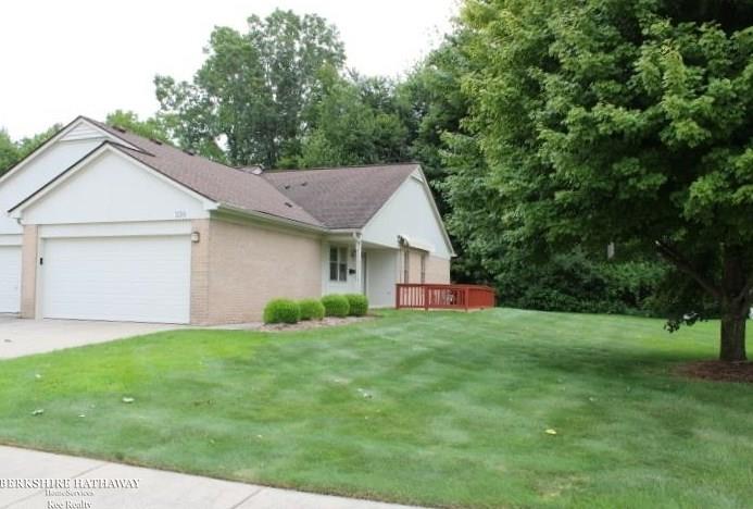 Samantha Dr, Chesterfield, MI 48051