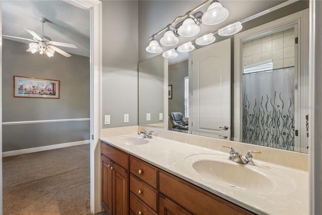 Jack-n-Jill Bathroom between bedrooms 2 & 3 | Image 32
