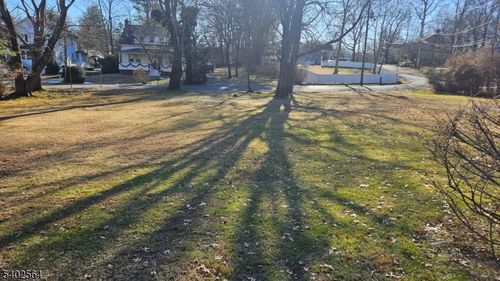 8 Castle Pl, Gillette, NJ, 07933-2002 | Card Image