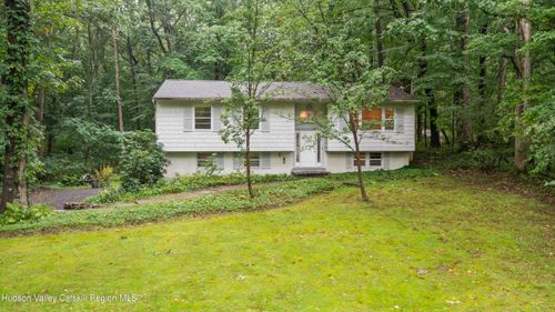 32 Colonial Dr, Red Hook, NY, 12571-1203 | Card Image